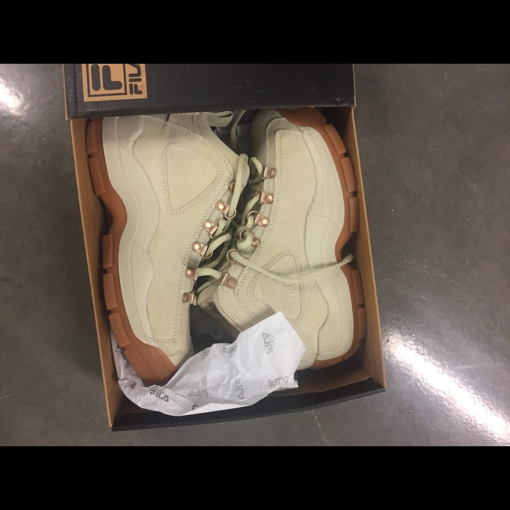 Filas - Picture 2 of 3